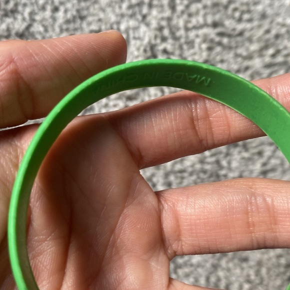 Green “Spoiled” silicone band - Picture 12 of 17